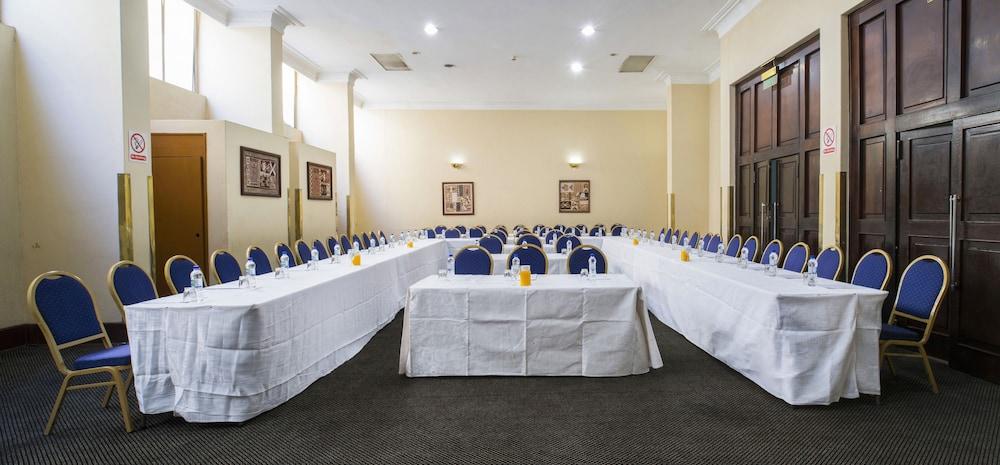 New Ambassador Hotel Harare Eksteriør bilde