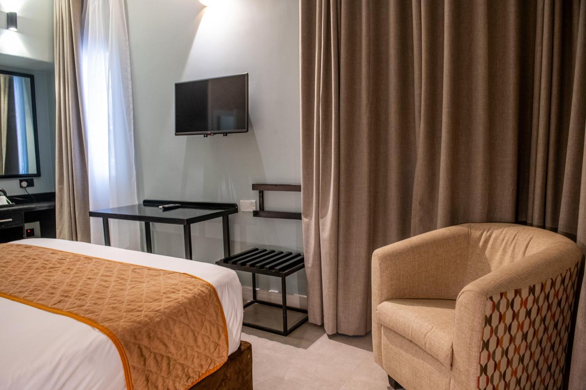 New Ambassador Hotel Harare Eksteriør bilde