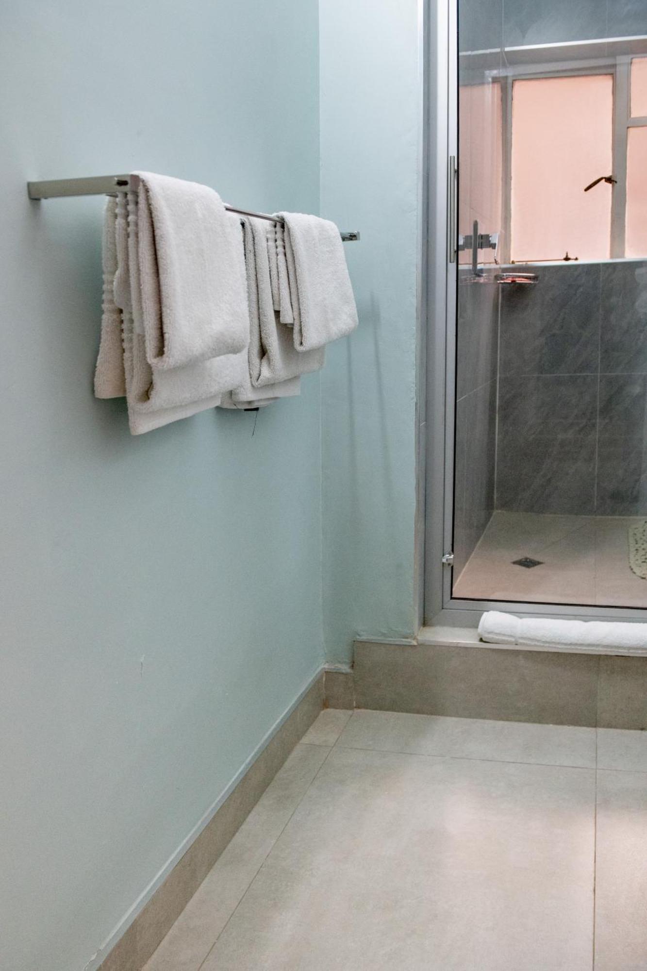 New Ambassador Hotel Harare Eksteriør bilde