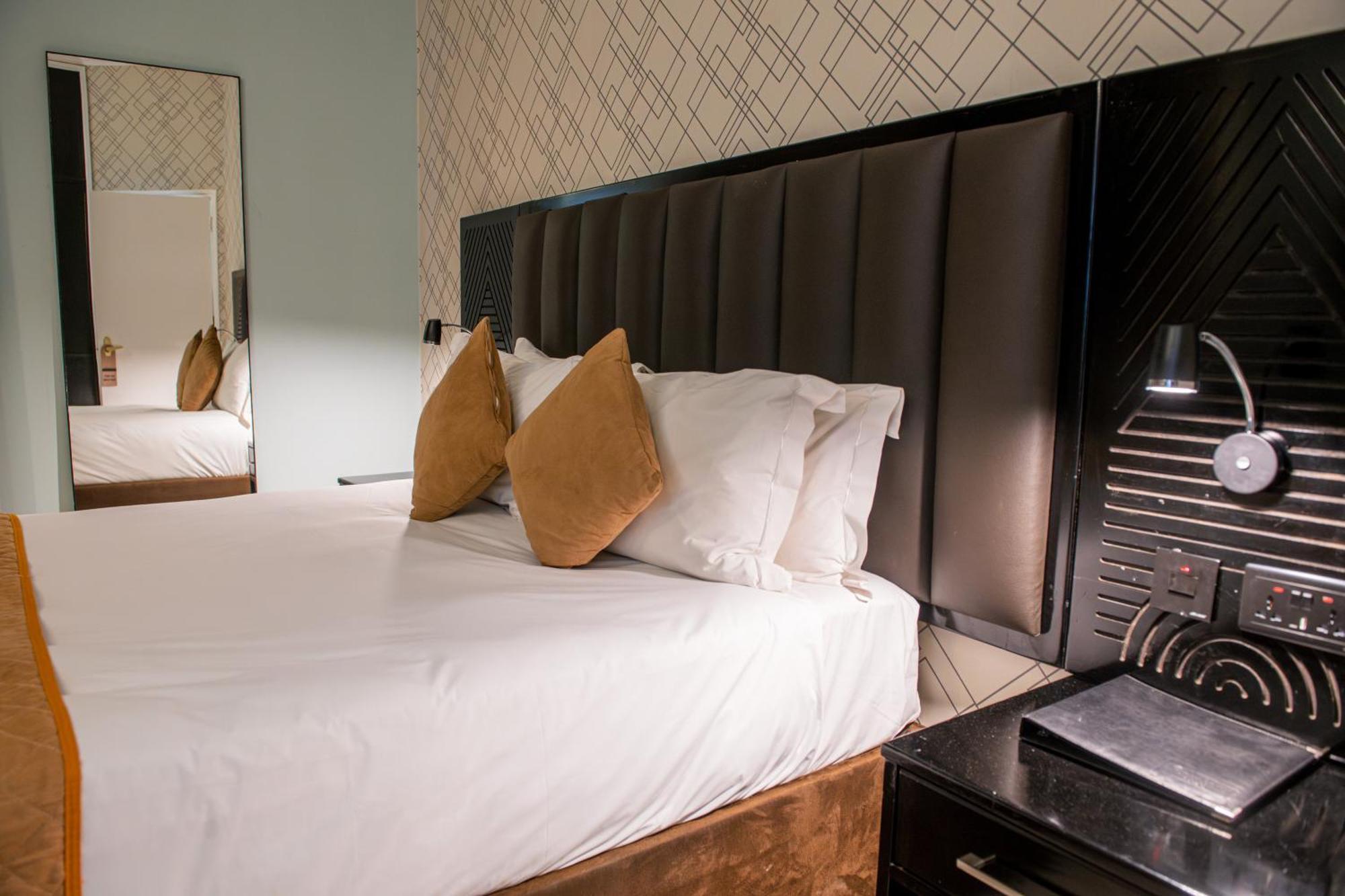 New Ambassador Hotel Harare Eksteriør bilde