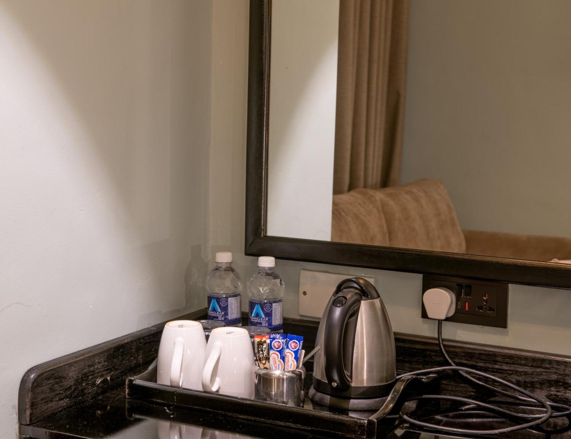 New Ambassador Hotel Harare Eksteriør bilde