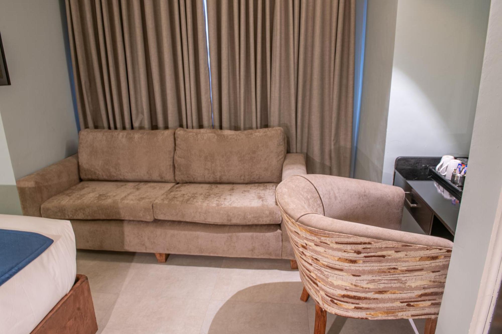 New Ambassador Hotel Harare Eksteriør bilde