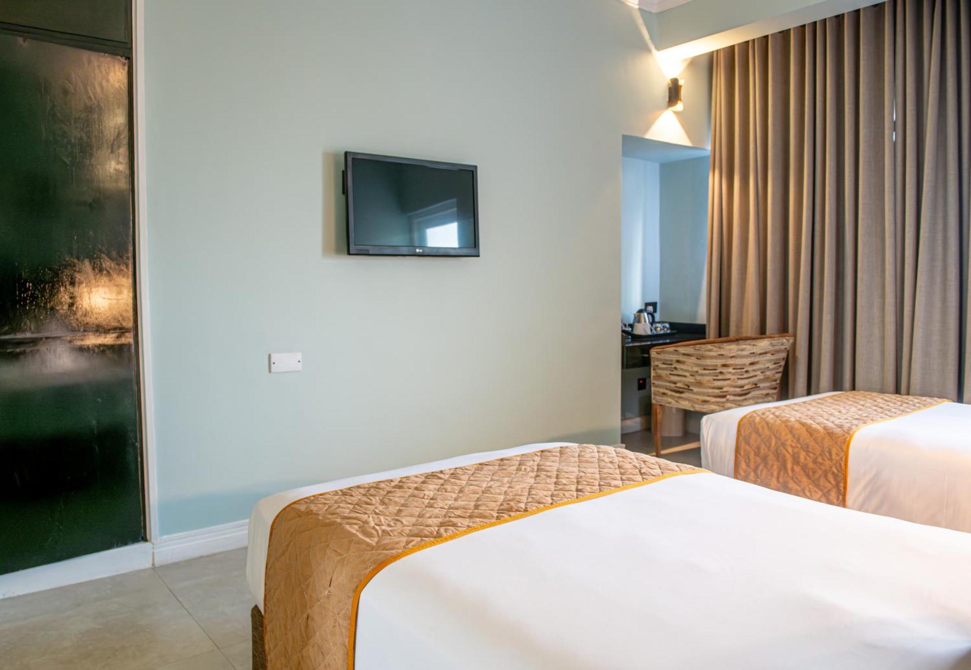 New Ambassador Hotel Harare Eksteriør bilde