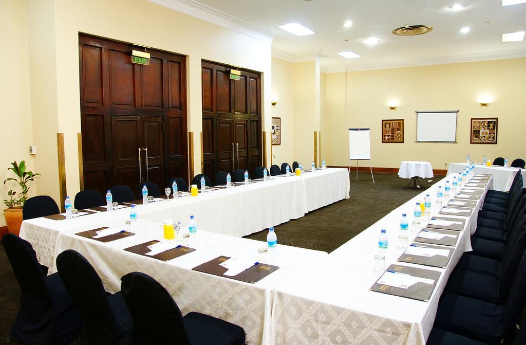 New Ambassador Hotel Harare Eksteriør bilde