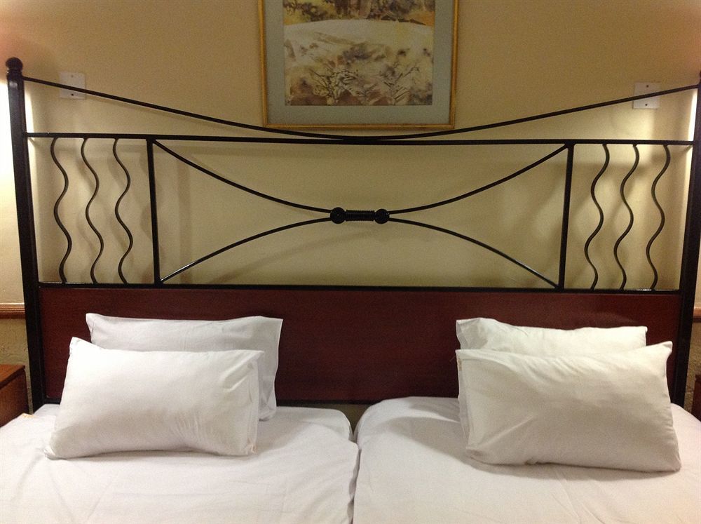 New Ambassador Hotel Harare Eksteriør bilde