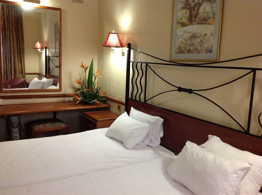 New Ambassador Hotel Harare Eksteriør bilde