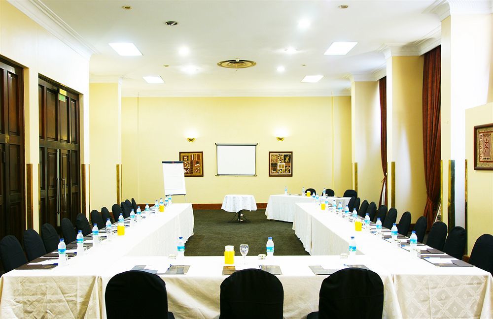 New Ambassador Hotel Harare Eksteriør bilde